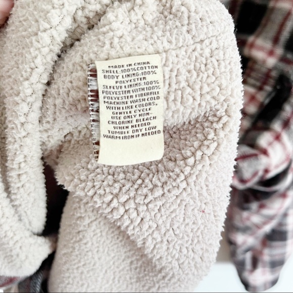 Levi’s shacket red black plaid flannel oversized buttons lined - Picture 8 of 9